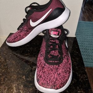 Near perfect condition Nike Flex running shoe